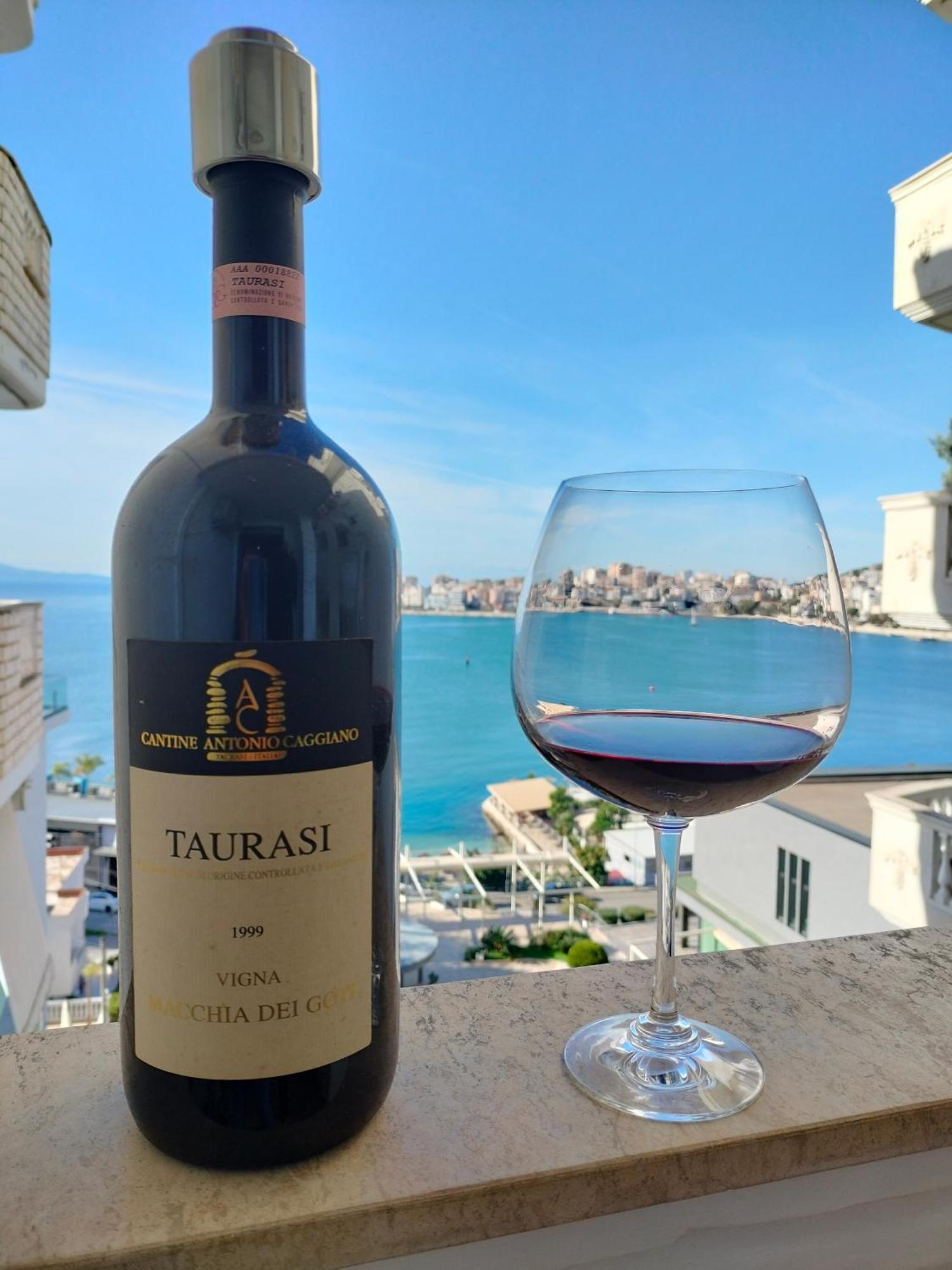 Taurasi Red Saranda Apartment Екстериор снимка