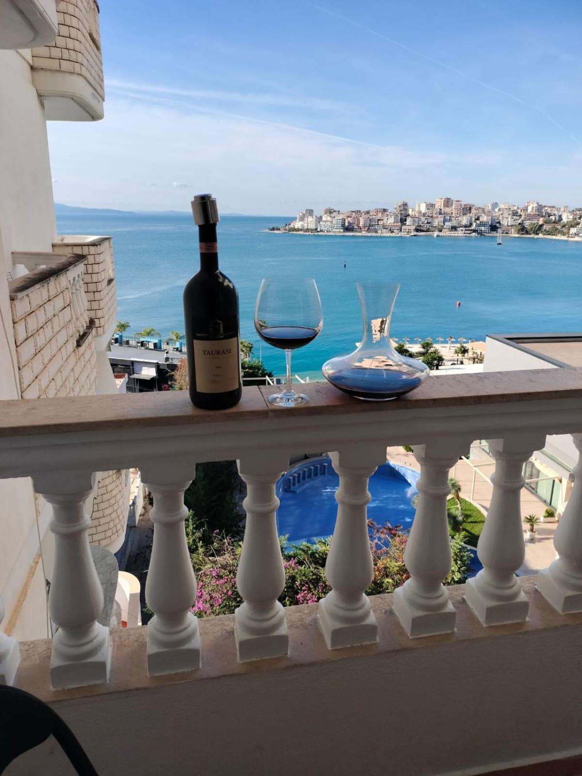 Taurasi Red Saranda Apartment Екстериор снимка