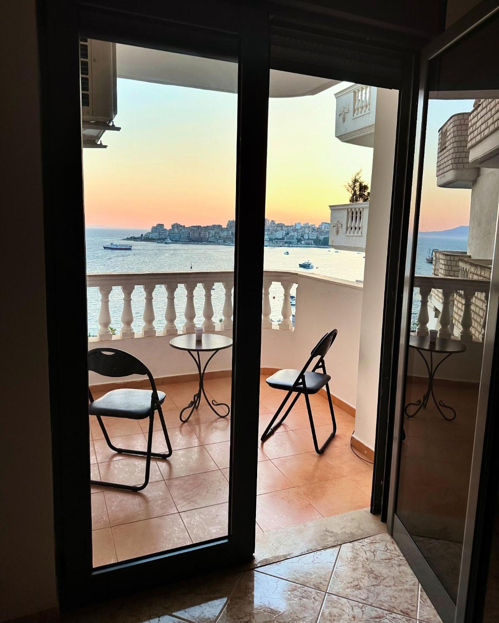 Taurasi Red Saranda Apartment Екстериор снимка